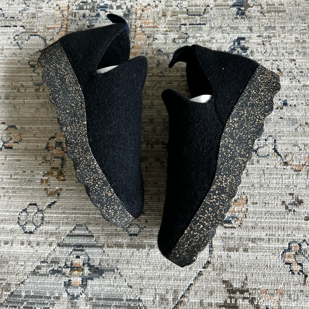 Asportuguesas felt wool slip on city shoes